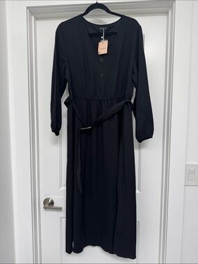 BloomChic Black V-Neck Long Sleeve Maxi Dress with Belt